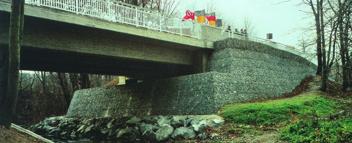 Lưới địa kỹ thuật sử dụng làm mố cầu