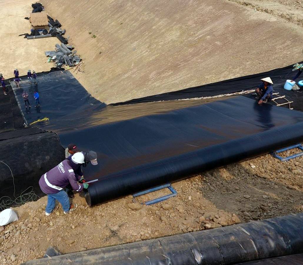 Thi công hầm biogas bằng màng HDPE giá rẻ