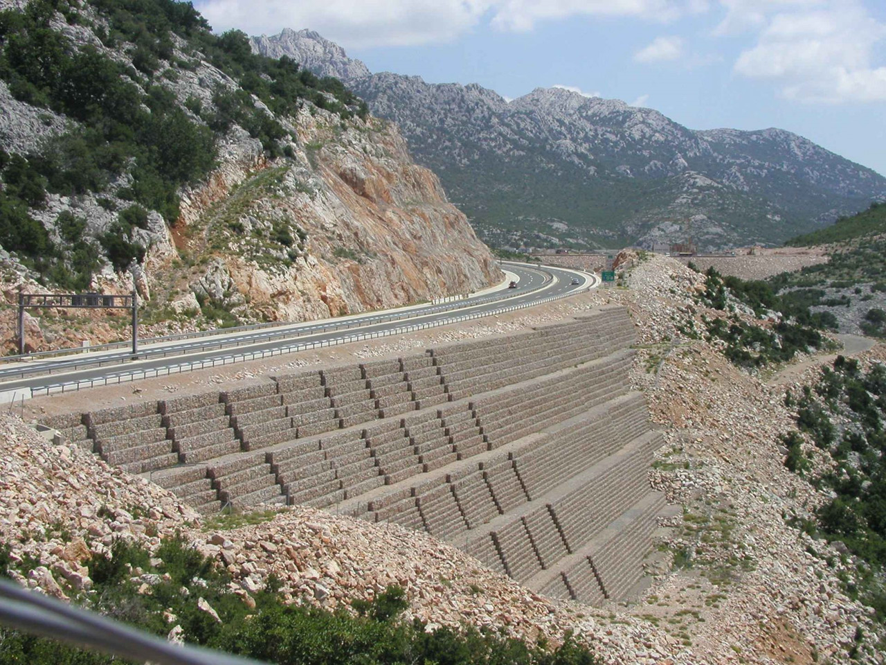 Kè Chắn Đất Tài Liệu Đầy Đủ Về Công Trình Xây Dựng