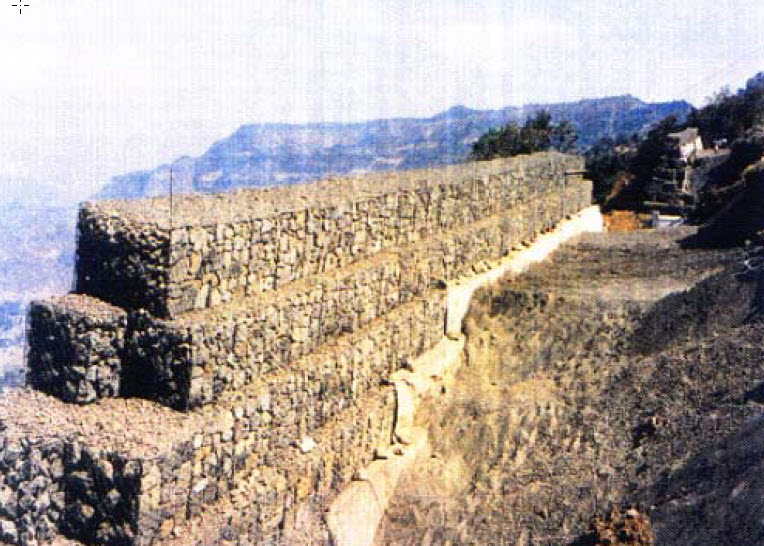 Giải Pháp Tường Chắn Bằng Rọ Đá: Nâng Cấp Đường Cao Tốc Mumbai-Pune