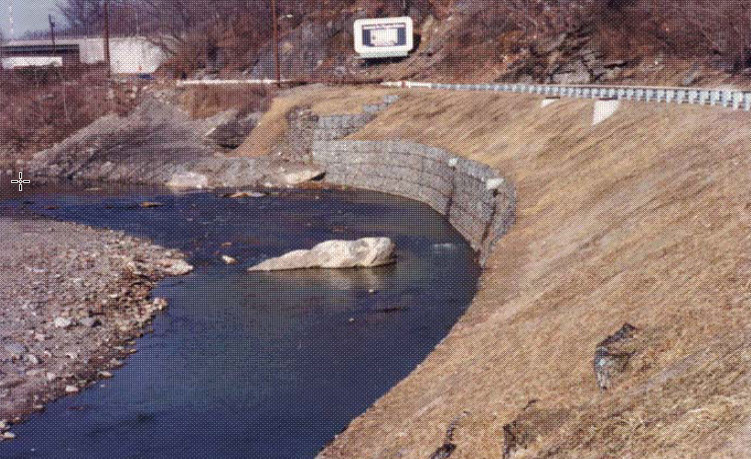 Bức Tường Rọ Đá Tại Đường Falls, Baltimore: Giải Pháp Bền Vững Cho Bảo Vệ Sông Ngòi