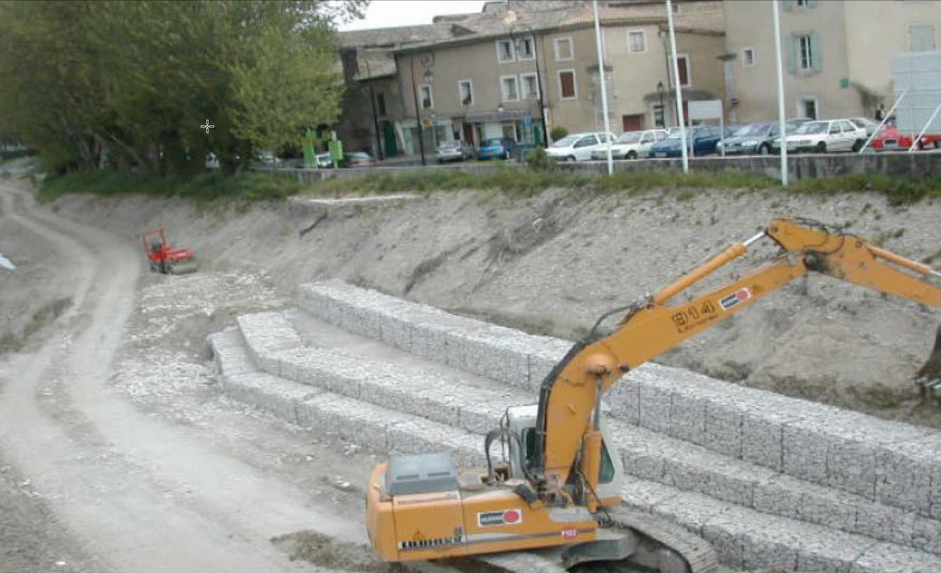 Giải Pháp Bảo Vệ Bờ Sông Lez tại Bollène nước Pháp: Một Phân Tích Kỹ Thuật