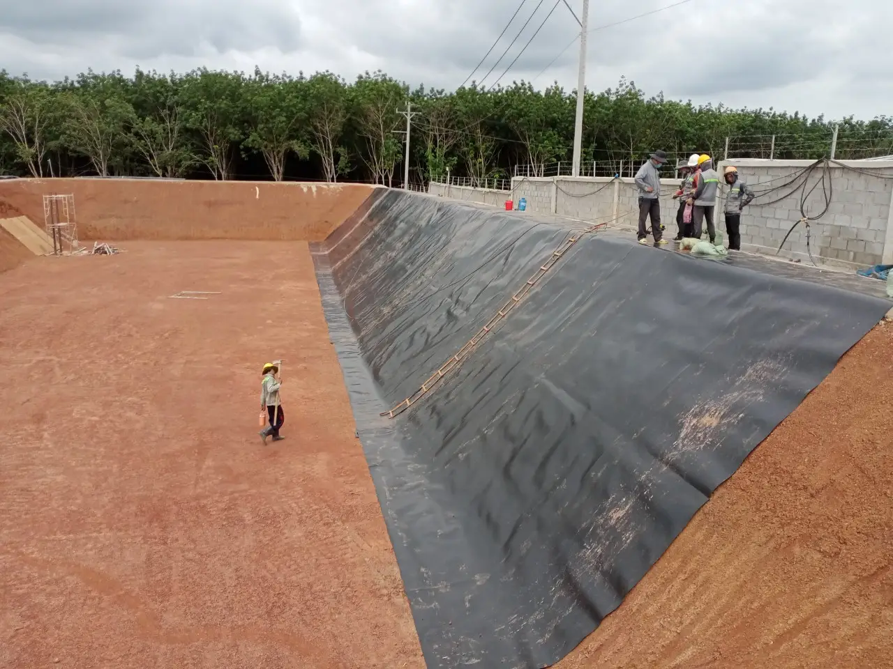 Báo giá màng chống thấm HDPE dày 2mm | Máy hàn bạt HDPE Weldy giá rẻ