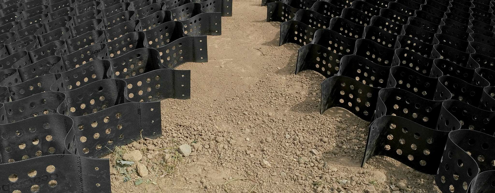 Báo giá ô địa kỹ thuật Geocell và những ứng dụng chính trong xây dựng hạ tầng