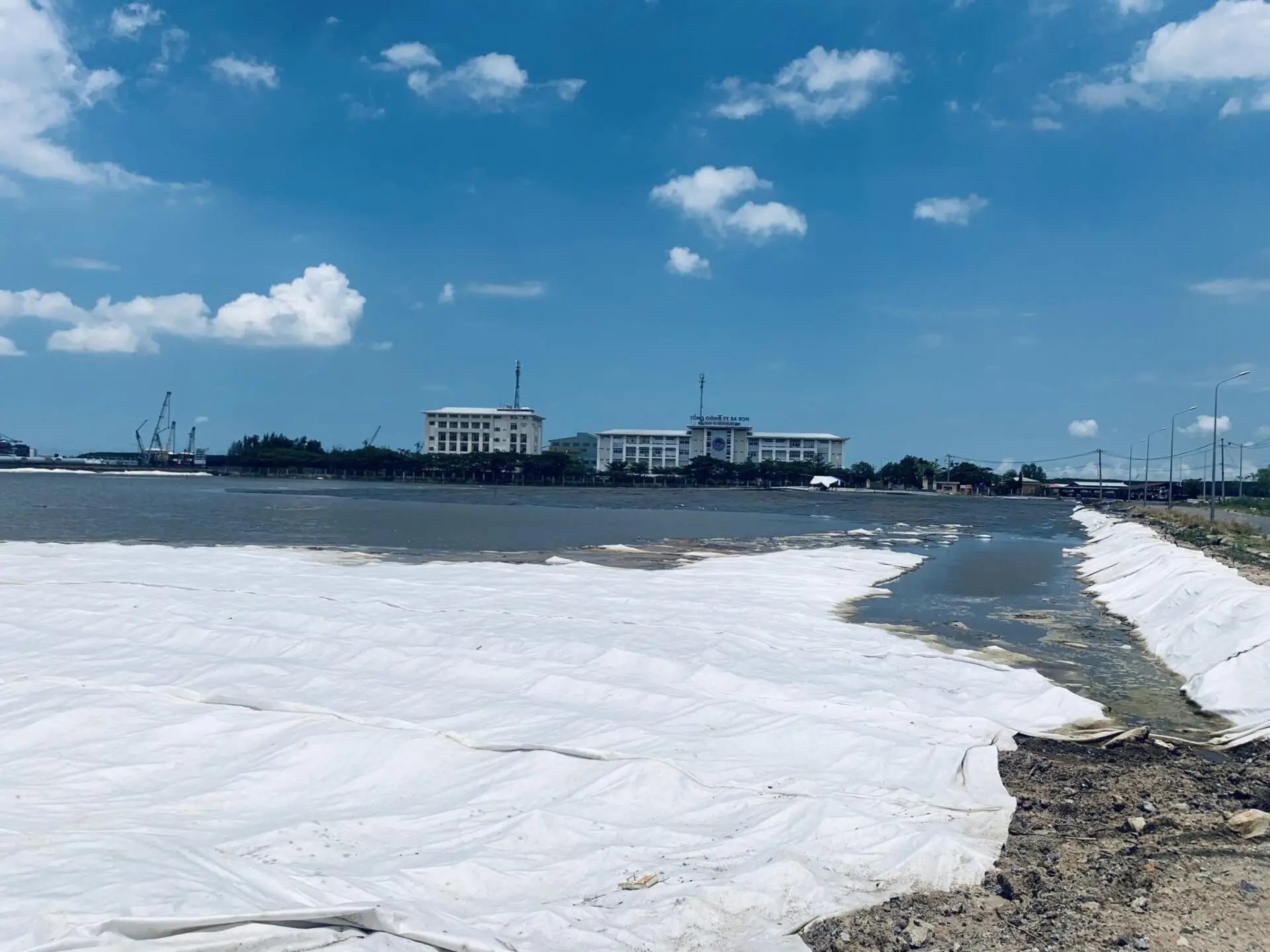 Trải vải địa kỹ thuật để làm gì?