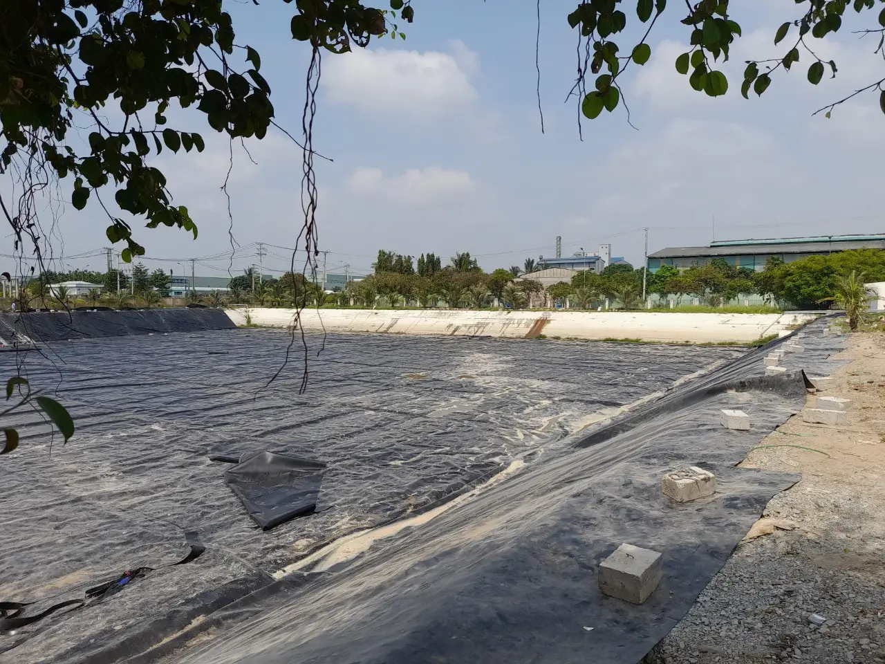 Màng Lót HDPE Giải Pháp Chống Thấm Toàn Diện, Nâng Tầm Công Trình & Phát Triển Bền Vững 21 Màng Lót HDPE Giải Pháp Chống Thấm Toàn Diện, Nâng Tầm Công Trình & Phát Triển Bền Vững