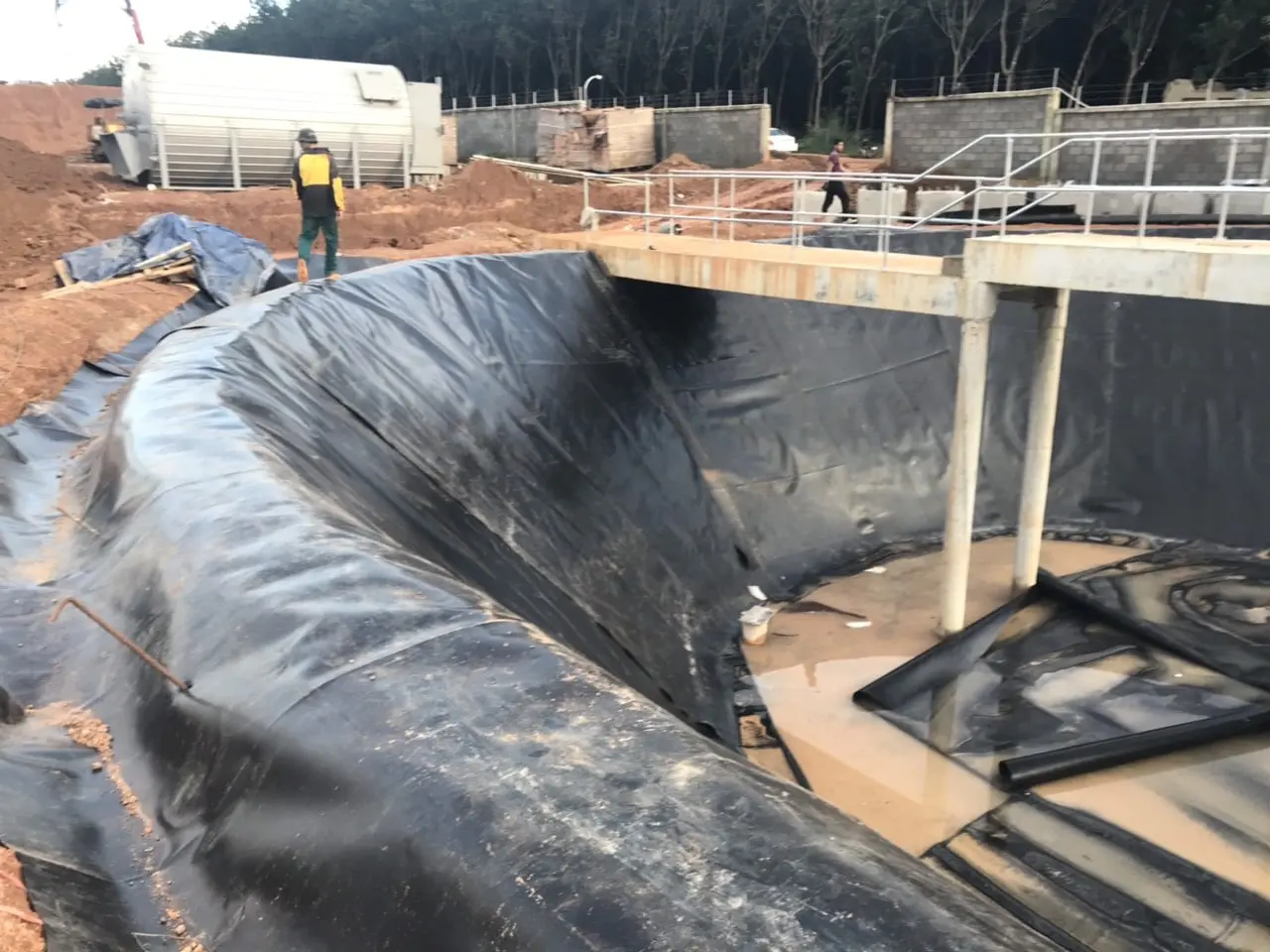 "Lớp Chống Thấm HDPE" - Bảo Vệ Công Trình, Kiến Tạo Tương Lai Bền Vững