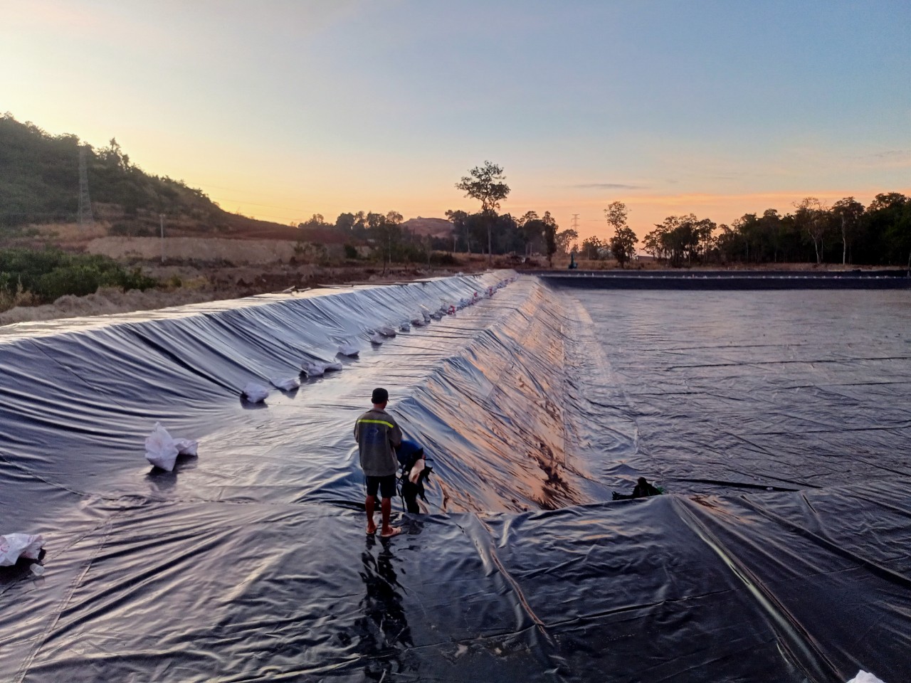 Mua Bạt HDPE - Giải Pháp Vàng Cho Mọi Công Trình - Chọn Sao Cho Đúng?