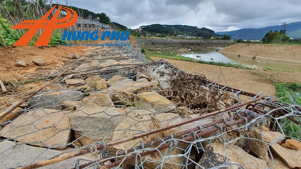Công trình đất có cốt bằng rọ đá