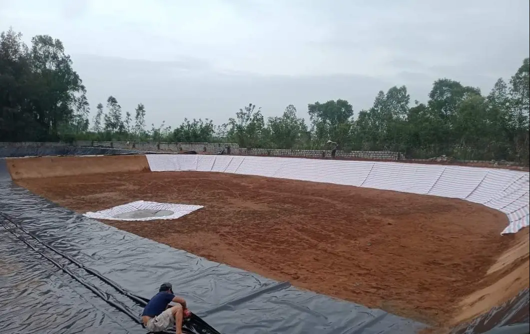 Màng chống thấm HDPE bảo vệ bằng lớp Geocell HDPE