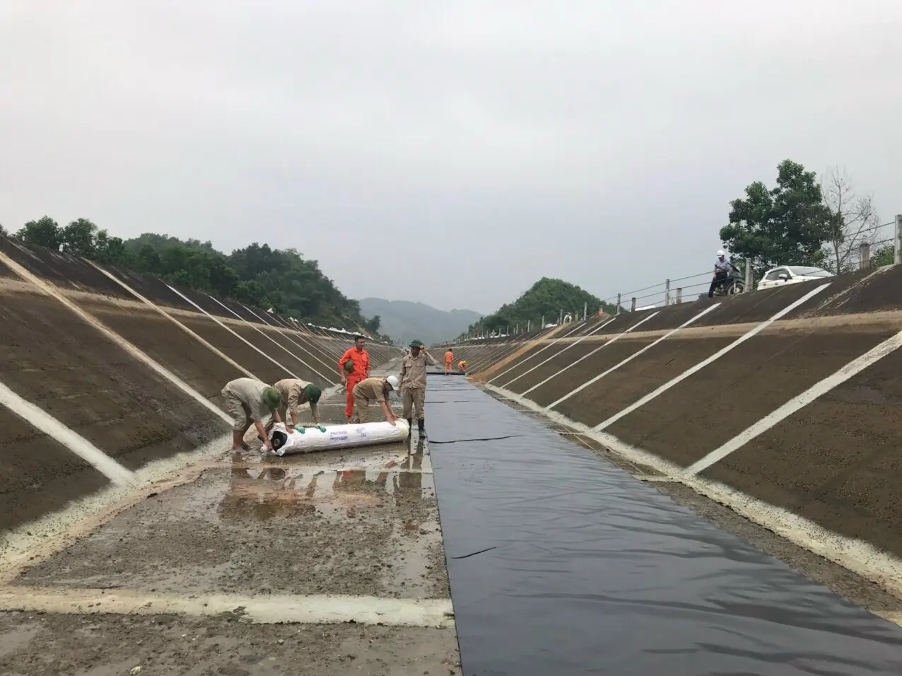 Màng chống thấm HDPE thiết kế chống thấm kênh mương
