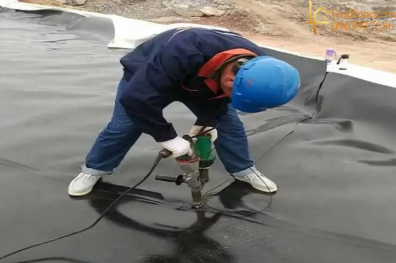 Thi công màng HDPE- Giải pháp Vàng cho Đường Ống Nước Bền Bỉ