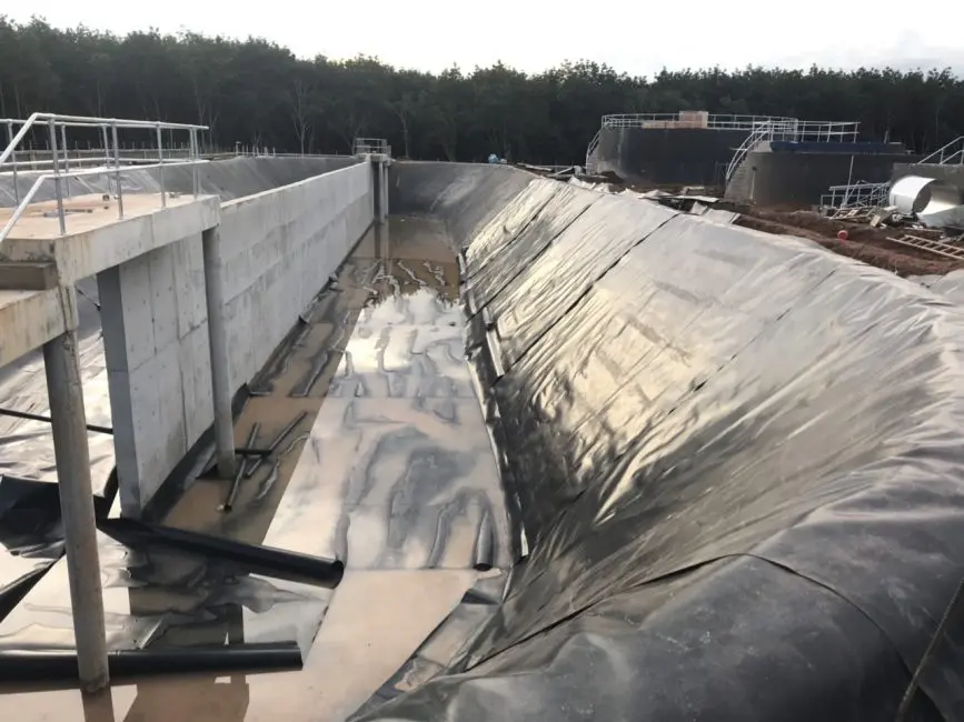 Thi Công Màng HDPE - Thiết Bị Chuyên Dụng Tạo Nên Sự Khác Biệt