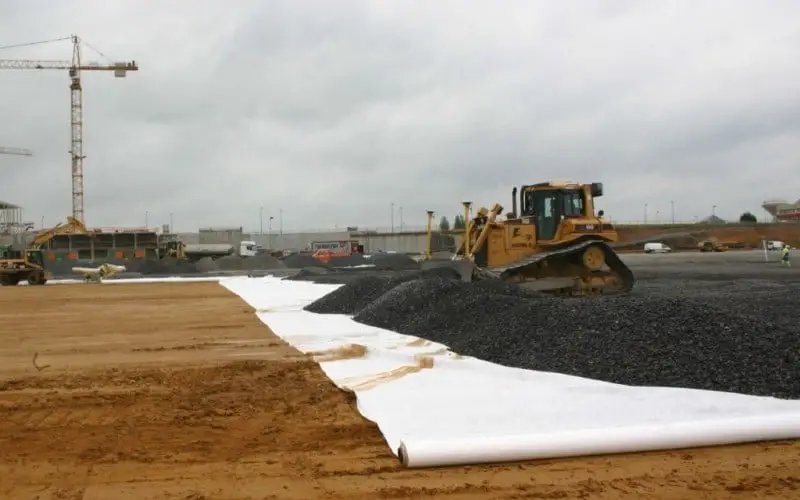 Tính toán ổn định trượt nền có vải địa kỹ thuật không dệt