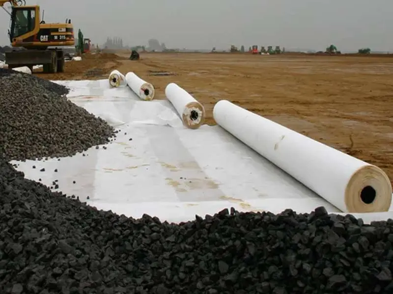 Ứng dụng vải địa kỹ thuật không dệt trong nền đường đắp cao
