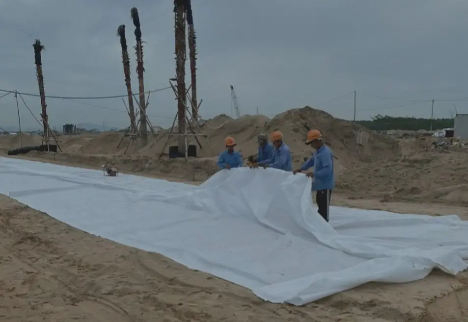 Khi nào cần dùng vải địa kỹ thuật chống trượt để đảm bảo an toàn công trình xây dựng?