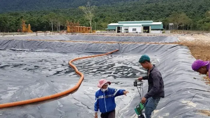 "Bạt Lót Hồ" - Lá Chắn Xanh Bảo Vệ Nguồn Nước Tương Lai