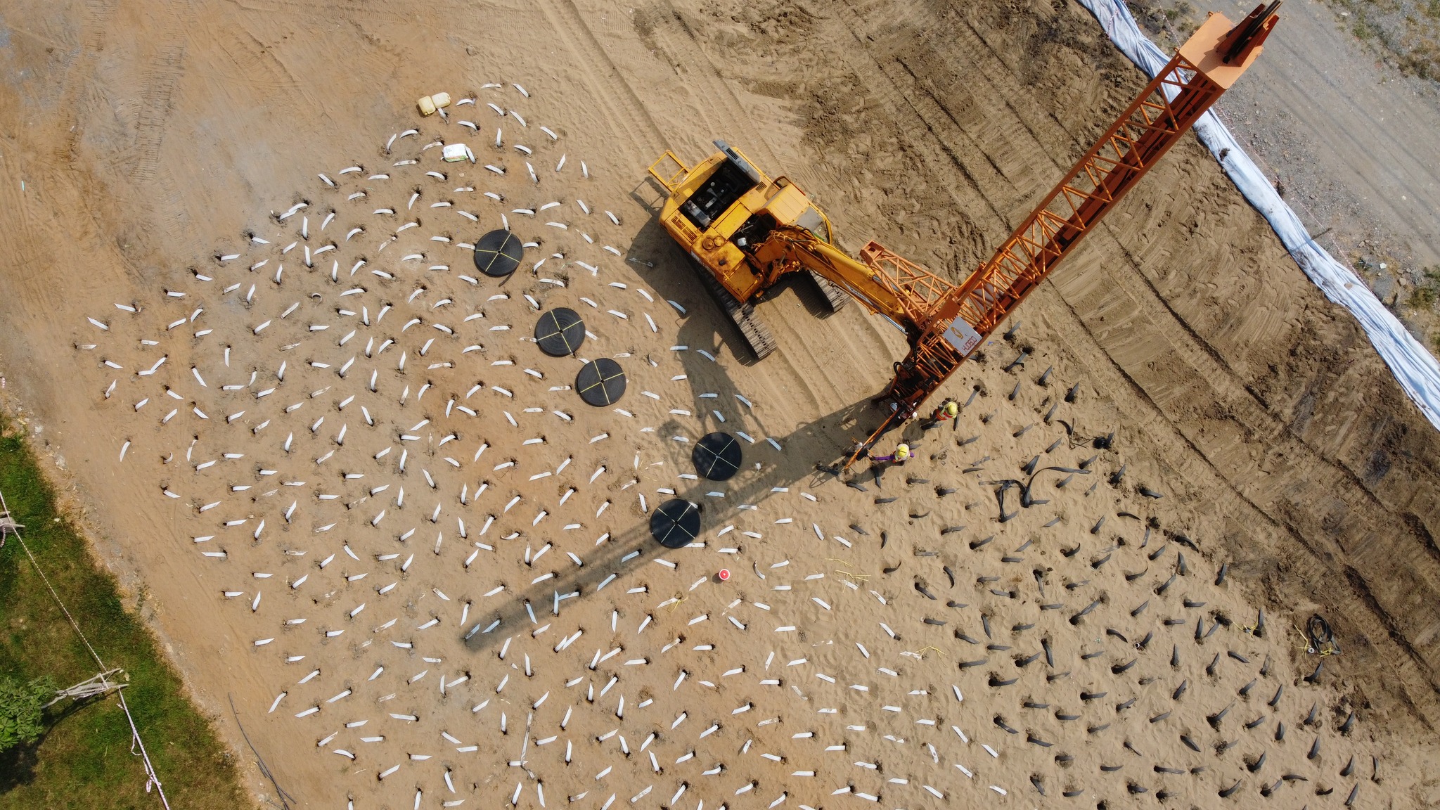 Thi công bấc thấm đảm bảo đúng chiều sâu thiết kế